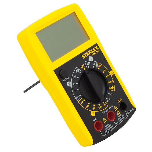 Foto van STANLEY STHT0-77364 digitale multimeter, geel omhulsel, schuine hoek, bedieningsknop en poorten.