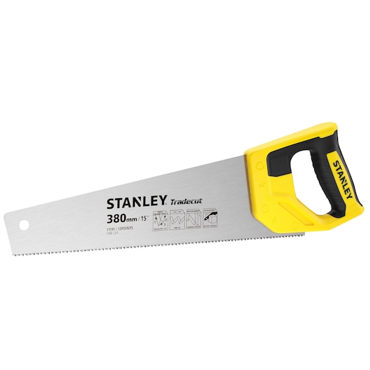 Photo de scie à main STANLEY STHT20349-1 avec poignée jaune et noire, lame de 380mm, produit incliné sur fond blanc.