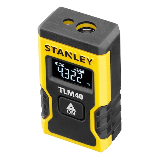 Photo du télémètre laser STANLEY STHT77666-0, jaune et noir, vue de face en angle avec écran LCD.