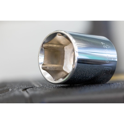 STANLEY STMT82666-0 chromen dopsleutel, close-up hoek, met zeskantige opening en gegraveerde markeringen.