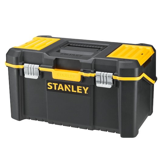 STANLEY STST83397-1 zwarte en gele kunststof gereedschapskist met metalen sluitingen, vooraanzicht op witte achtergrond.