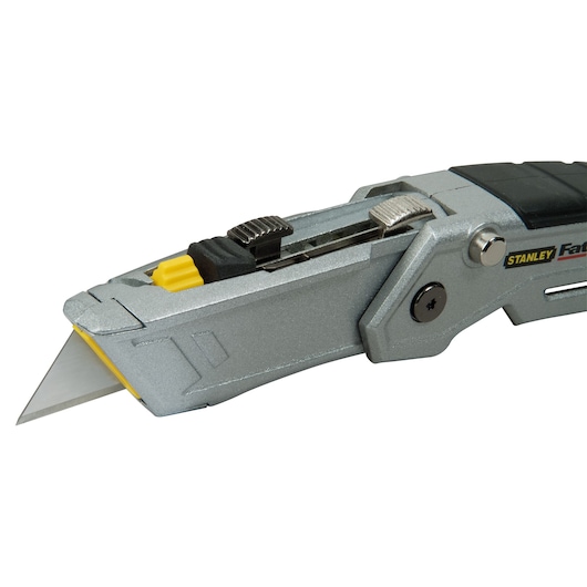 STANLEY XTHT0-10502 stanleymes close-up met zilveren mes en zwart-gele handgreep op witte achtergrond.