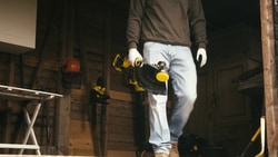 Video 18V STANLEY® FATMAX® V20 33cm Brushless String Trimmer