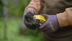 Video STANLEY® FATMAX® V20 18V 45cm 18mm Heggenschaar op Steel (Zonder Accu)